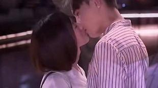 国产剧无配乐吻戏视频在线观看,无配乐吻戏视频在线重温浪漫时刻